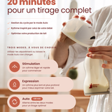 Maman versant le lait recueilli avec le tire-lait Luna, doté de trois modes : stimulation, expression et cycle automatique de 20 minutes